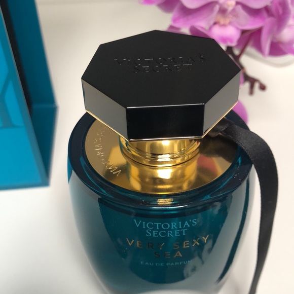 Victoria's Secret Very Sexy Sea Perfume 3.4 fl oz - Picture 4 of 5